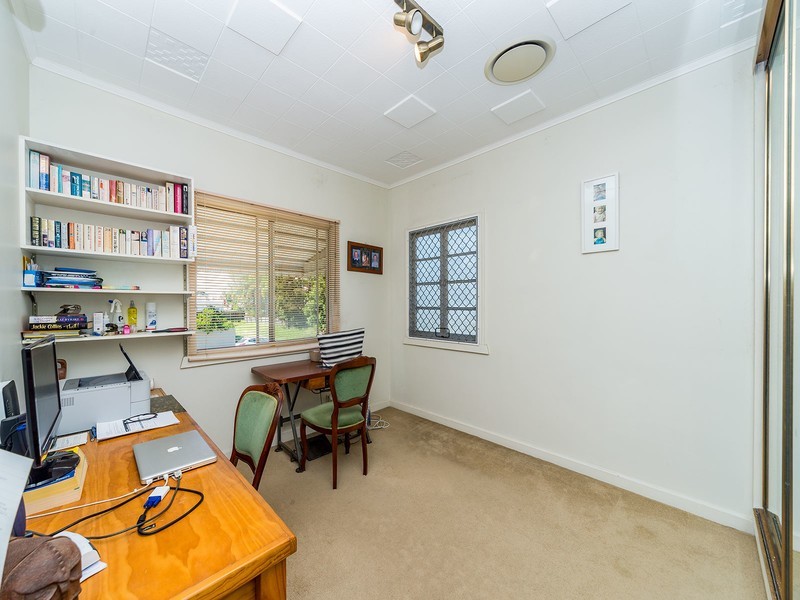 34 Huth Street, Labrador QLD 4215