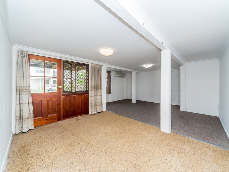 34 Huth Street, Labrador QLD 4215