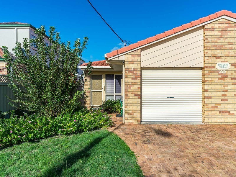 1/215 Bayview Street, Runaway Bay QLD 4216