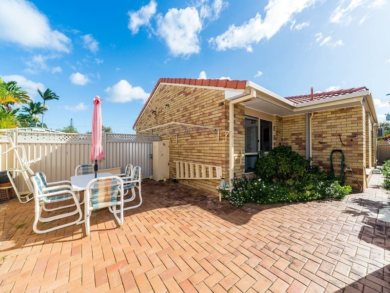 1/215 Bayview Street, Runaway Bay QLD 4216