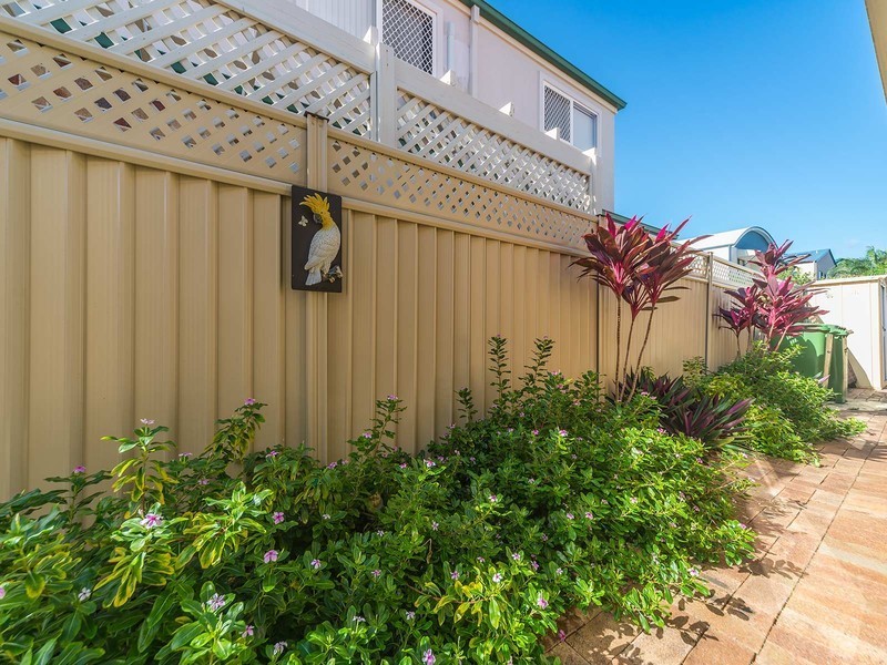 1/215 Bayview Street, Runaway Bay QLD 4216