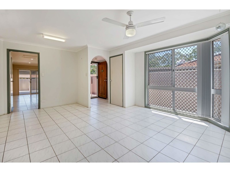 2/13 Avi Court, Labrador QLD 4215
