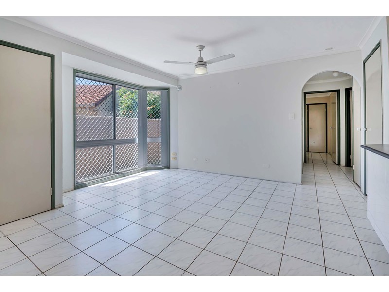 2/13 Avi Court, Labrador QLD 4215