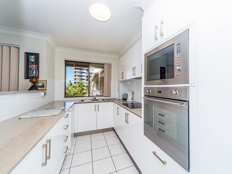 18/9 Bayview Street, Runaway Bay QLD 4216