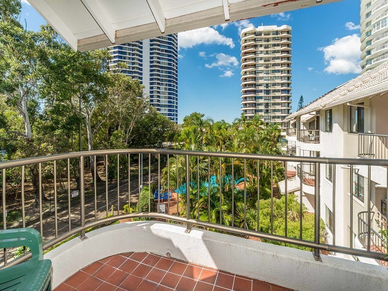 18/9 Bayview Street, Runaway Bay QLD 4216
