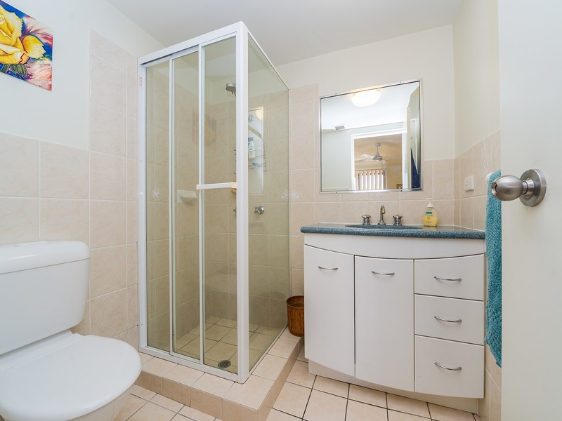 18/9 Bayview Street, Runaway Bay QLD 4216