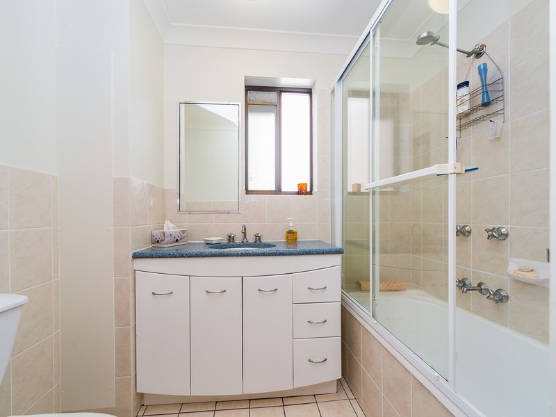 18/9 Bayview Street, Runaway Bay QLD 4216