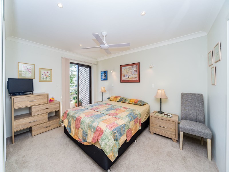 18/9 Bayview Street, Runaway Bay QLD 4216