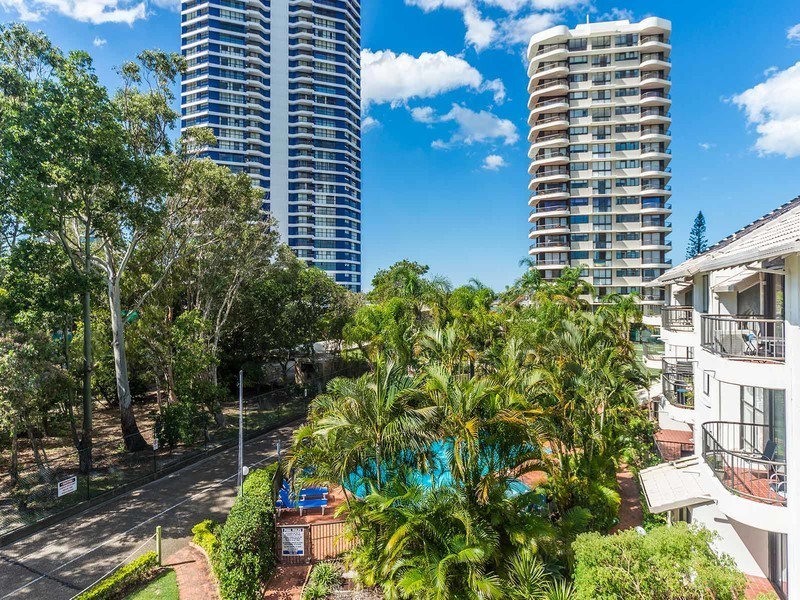 18/9 Bayview Street, Runaway Bay QLD 4216