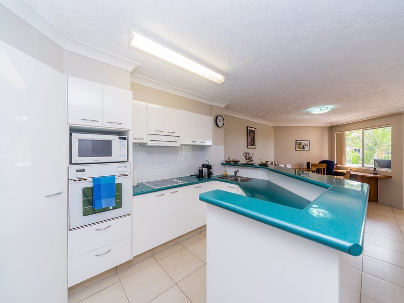 9/20 Canal Avenue, Runaway Bay QLD 4216