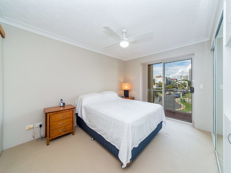 9/20 Canal Avenue, Runaway Bay QLD 4216