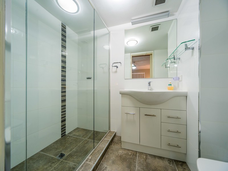 9/20 Canal Avenue, Runaway Bay QLD 4216