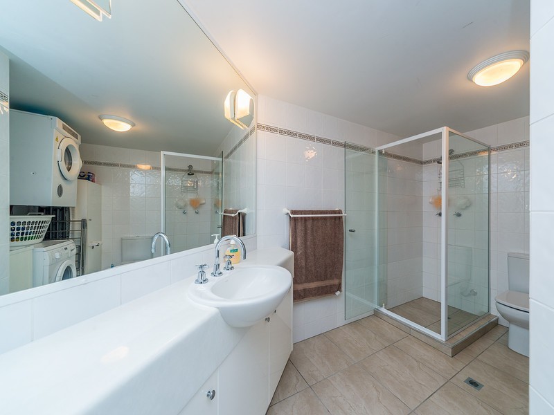 9/20 Canal Avenue, Runaway Bay QLD 4216