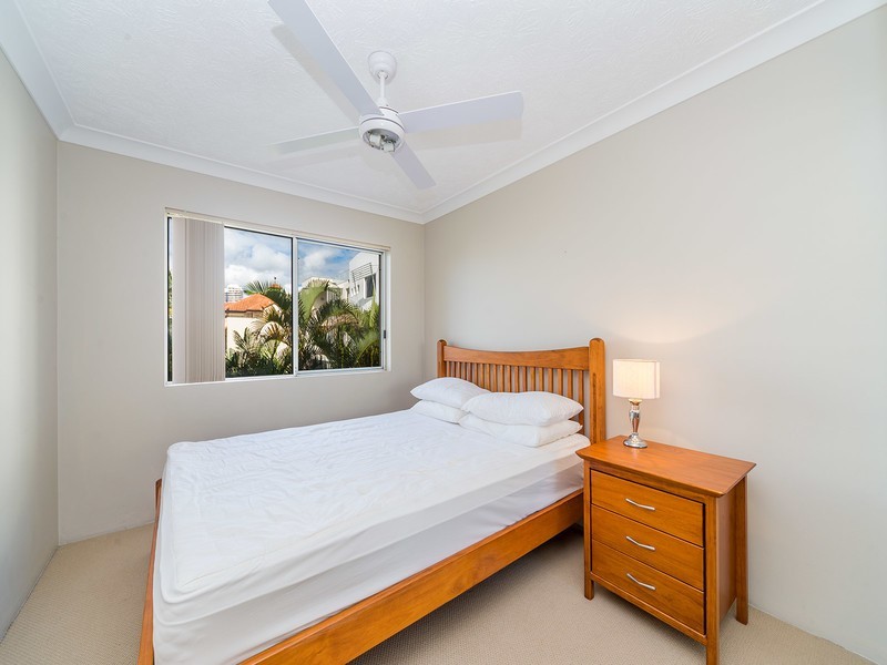9/20 Canal Avenue, Runaway Bay QLD 4216