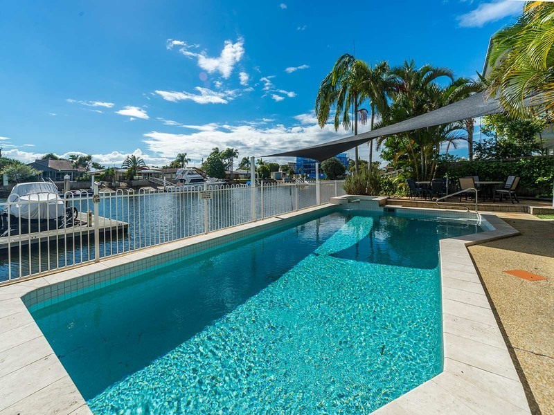 9/20 Canal Avenue, Runaway Bay QLD 4216
