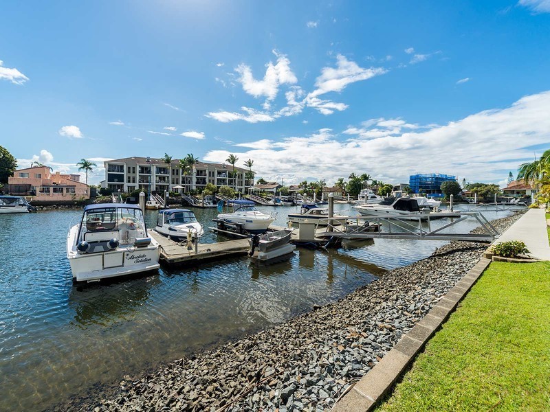 9/20 Canal Avenue, Runaway Bay QLD 4216