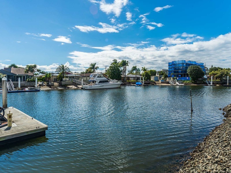 9/20 Canal Avenue, Runaway Bay QLD 4216