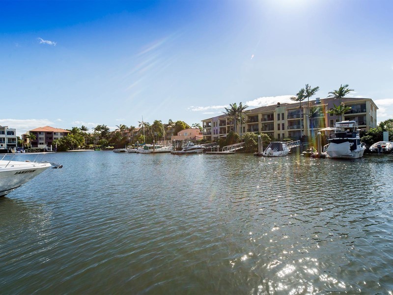 9/20 Canal Avenue, Runaway Bay QLD 4216