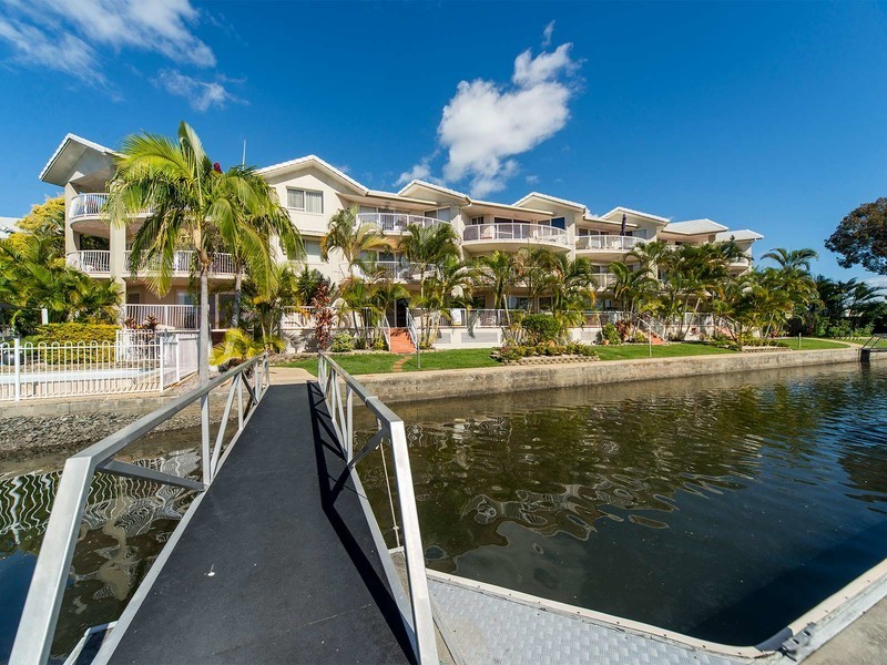 9/20 Canal Avenue, Runaway Bay QLD 4216
