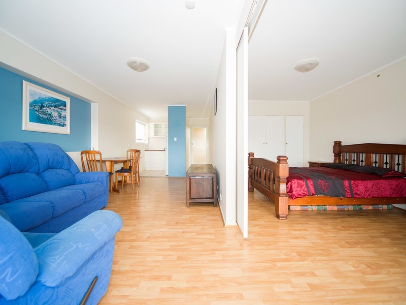 15/224 Marine Parade, Labrador QLD 4215
