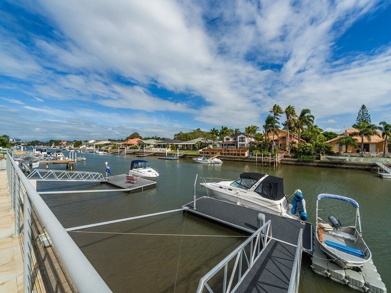 95 Pebble Beach Drive, Runaway Bay QLD 4216