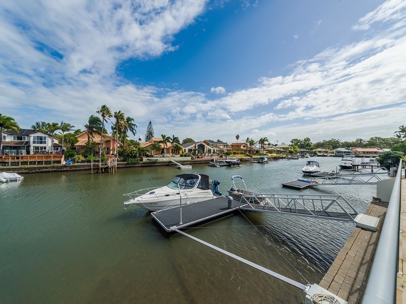 95 Pebble Beach Drive, Runaway Bay QLD 4216