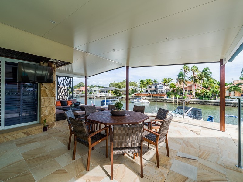 95 Pebble Beach Drive, Runaway Bay QLD 4216