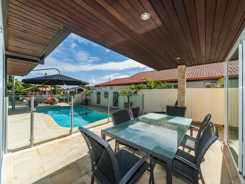 95 Pebble Beach Drive, Runaway Bay QLD 4216