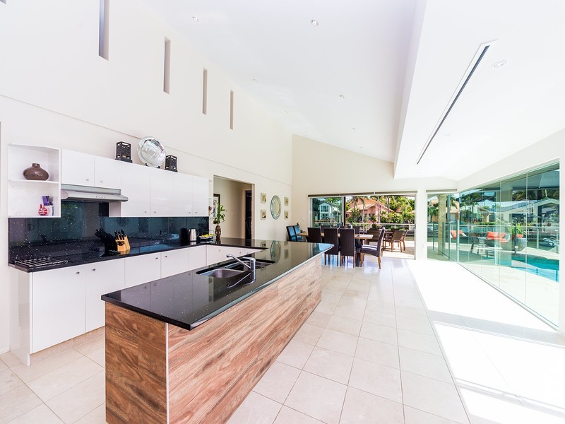 95 Pebble Beach Drive, Runaway Bay QLD 4216