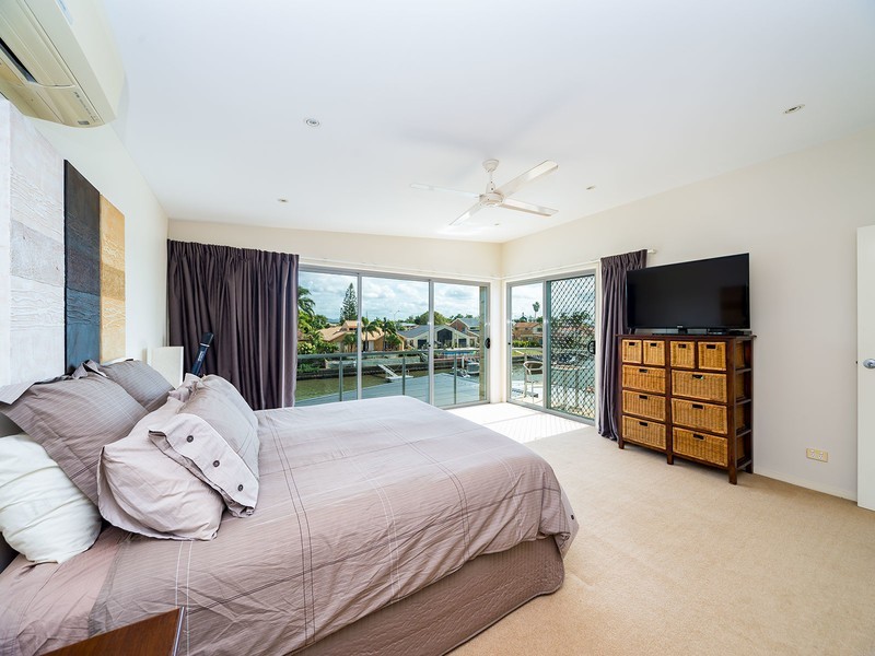 95 Pebble Beach Drive, Runaway Bay QLD 4216