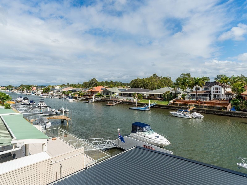 95 Pebble Beach Drive, Runaway Bay QLD 4216