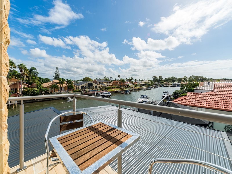 95 Pebble Beach Drive, Runaway Bay QLD 4216