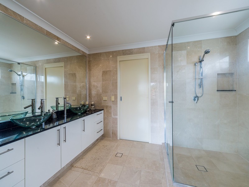 95 Pebble Beach Drive, Runaway Bay QLD 4216