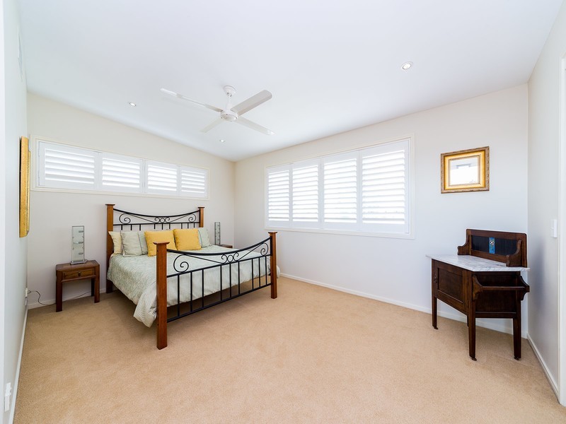 95 Pebble Beach Drive, Runaway Bay QLD 4216