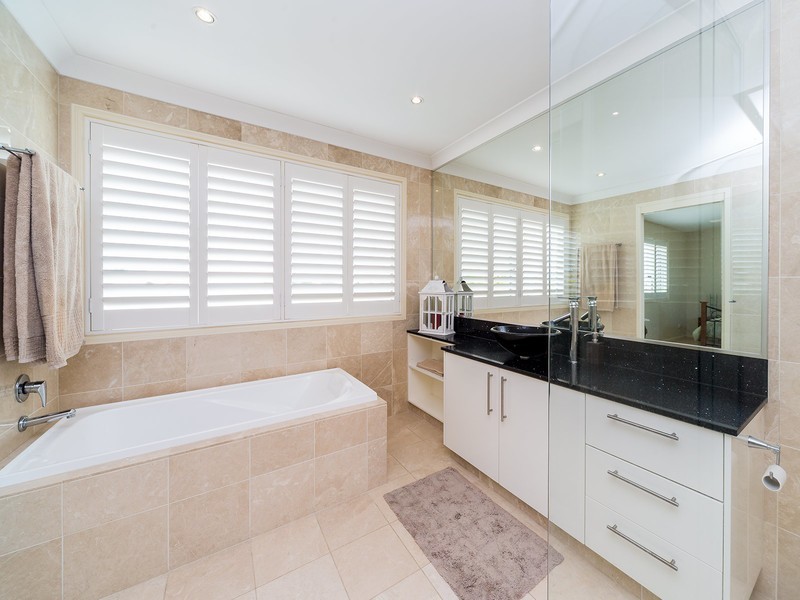 95 Pebble Beach Drive, Runaway Bay QLD 4216