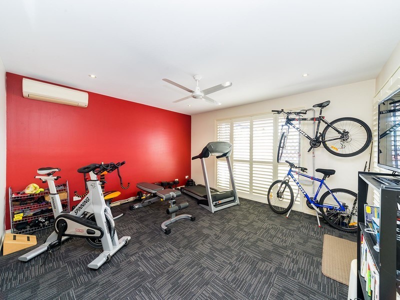 95 Pebble Beach Drive, Runaway Bay QLD 4216