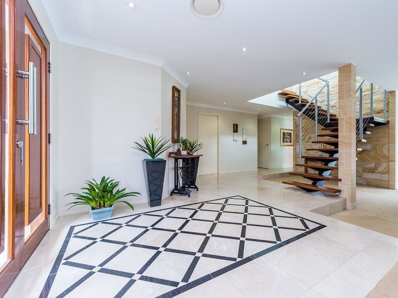 95 Pebble Beach Drive, Runaway Bay QLD 4216