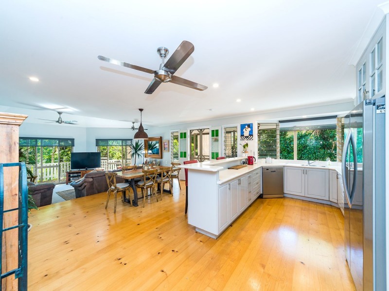 32 Crescent Avenue, Hope Island QLD 4212