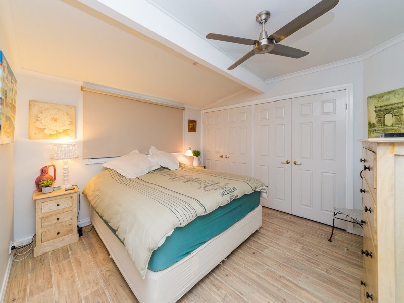 32 Crescent Avenue, Hope Island QLD 4212