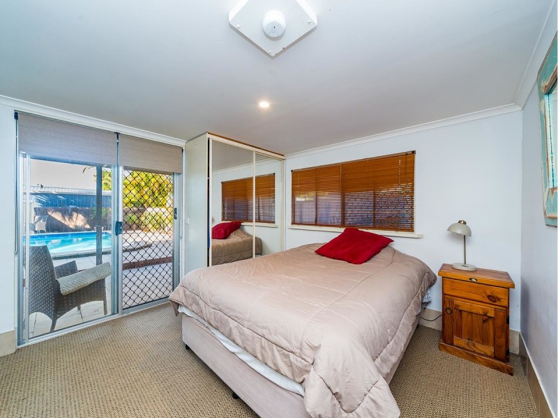 32 Crescent Avenue, Hope Island QLD 4212