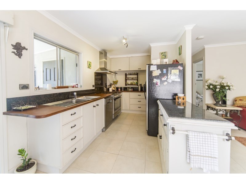 27 Jacaranda Avenue, Hollywell QLD 4216