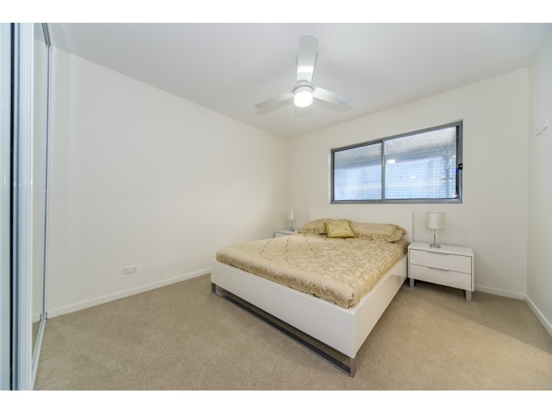 4-6 Bradford Street, Labrador QLD 4215