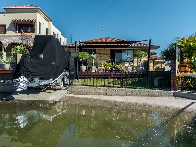 1 & 2/11 Huon Crescent, Runaway Bay QLD 4216