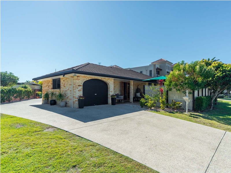 1 & 2/11 Huon Crescent, Runaway Bay QLD 4216