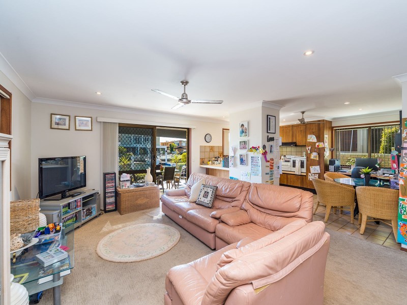 1 & 2/11 Huon Crescent, Runaway Bay QLD 4216