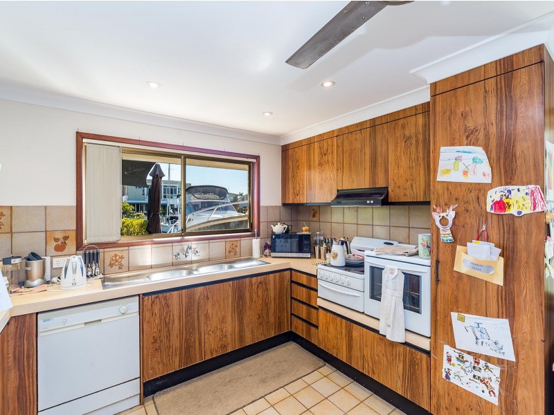 1 & 2/11 Huon Crescent, Runaway Bay QLD 4216