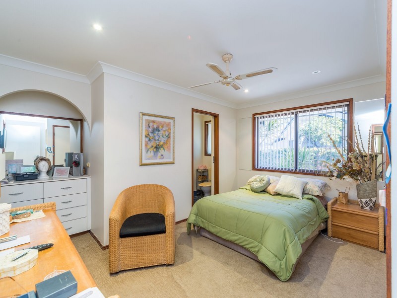 1 & 2/11 Huon Crescent, Runaway Bay QLD 4216