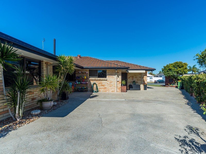 1 & 2/11 Huon Crescent, Runaway Bay QLD 4216