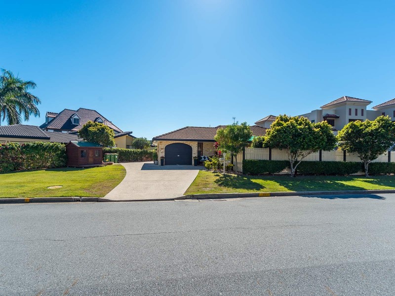 1 & 2/11 Huon Crescent, Runaway Bay QLD 4216