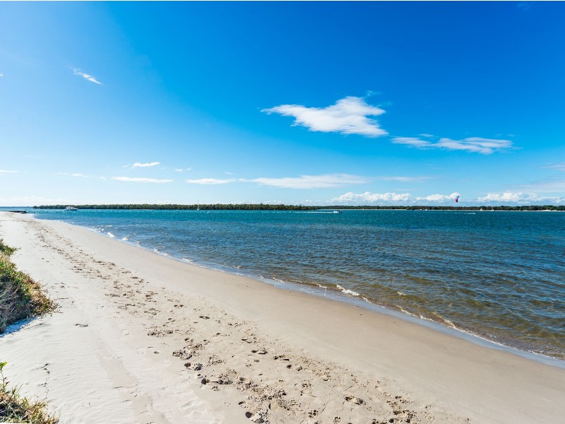 1 & 2/11 Huon Crescent, Runaway Bay QLD 4216